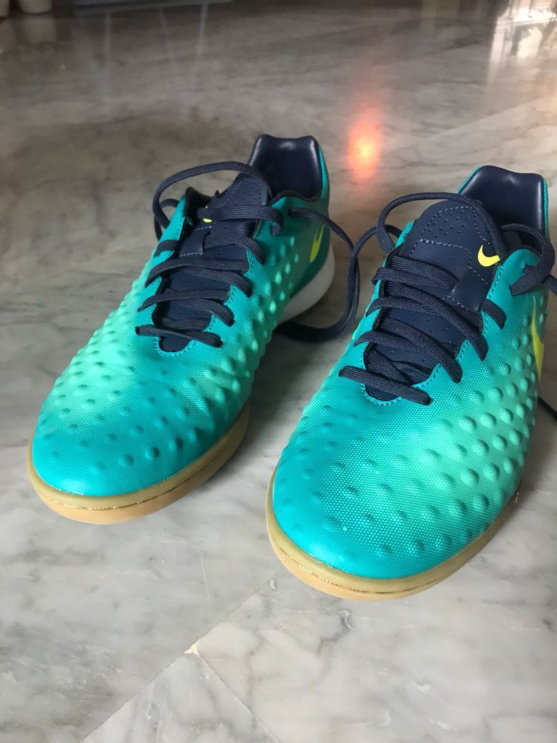 nike street soccer shoes