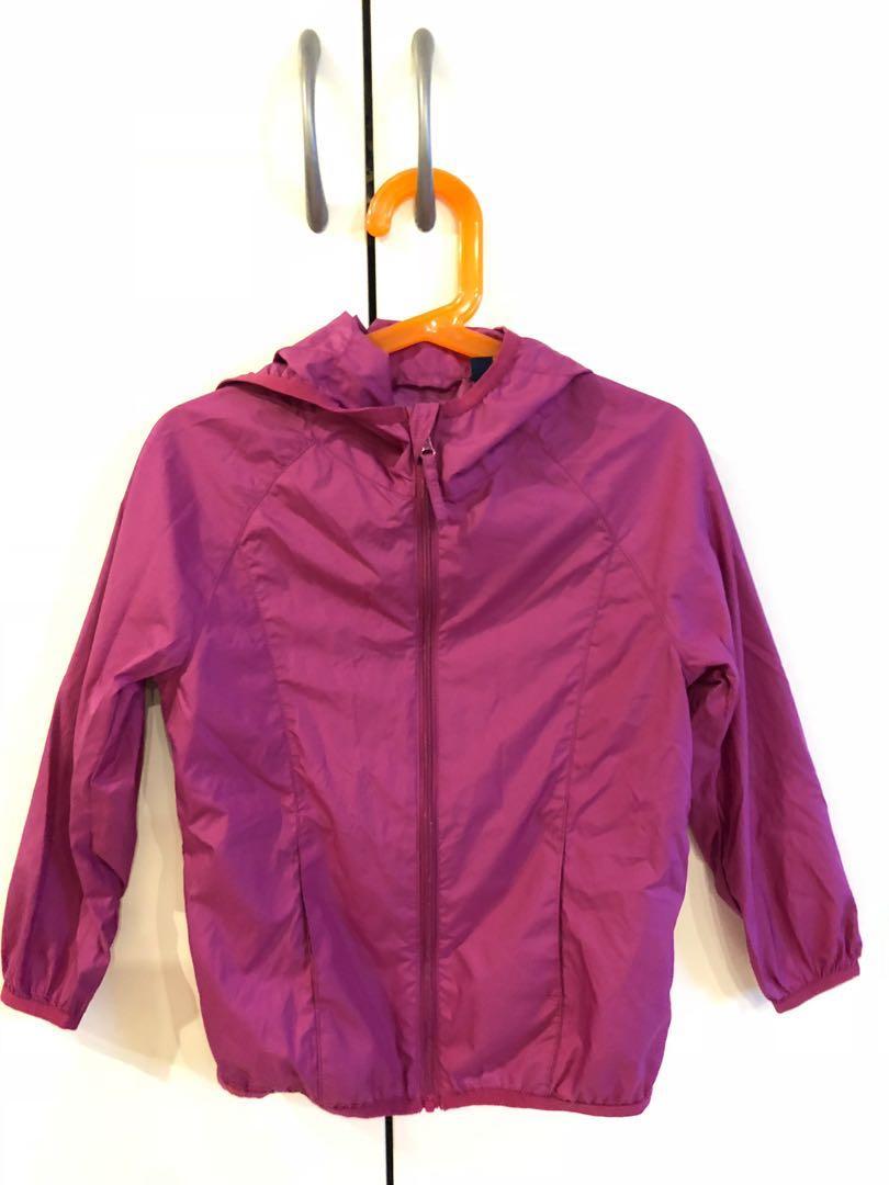Uniqlo Raincoat cum Windbreaker Size 110 age 4 5 years old