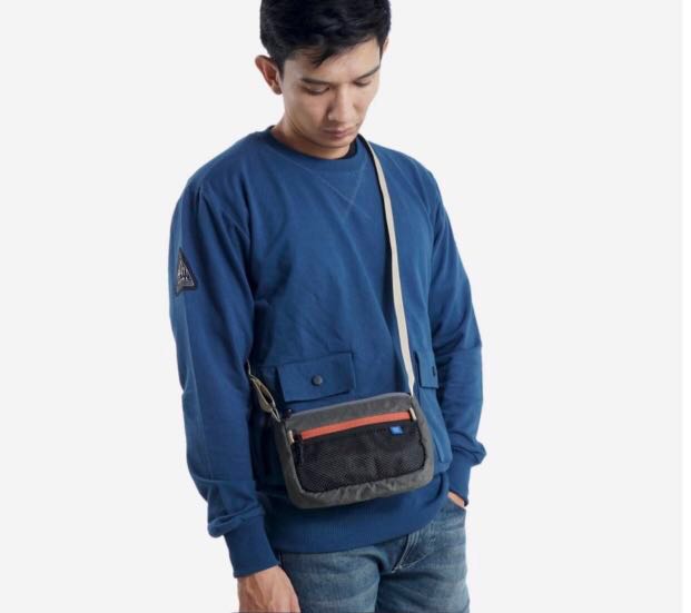 Flick sling bag clearance