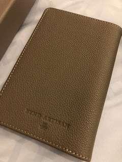 Passport holder by Bynd Artisan