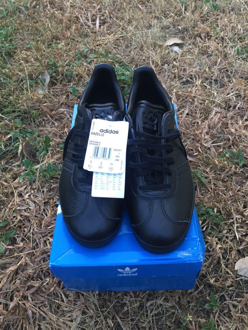 Adidas gazelle blackout hotsell