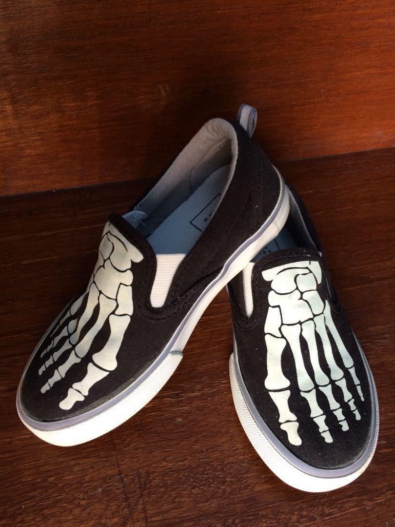 gap skeleton shoes