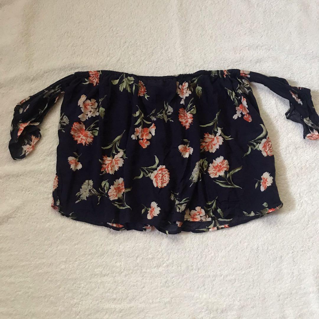 Forever 21 Crop Off shoulder top (Category: Sleeveless) located in Tagbilaran City. Submitted by yourfavethings (Listing ID 212897773, Image 1). Description: Used once only.