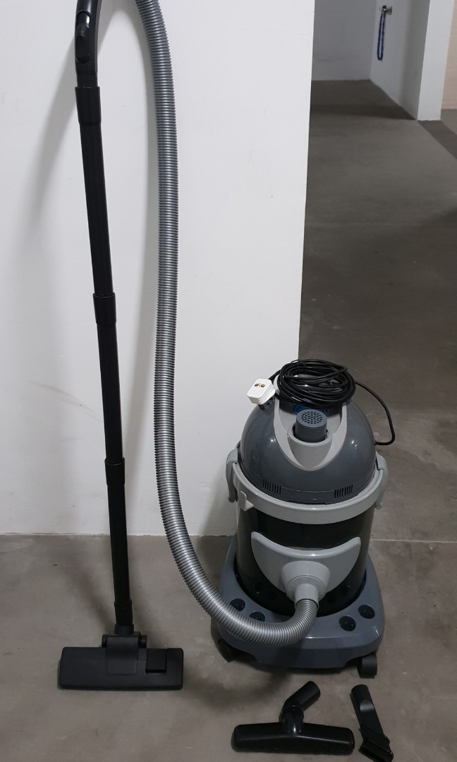 Izonic Hydro Vacuum Cleaner, TV & Home Appliances, Vacuum Cleaner & Housekeeping on Carousell