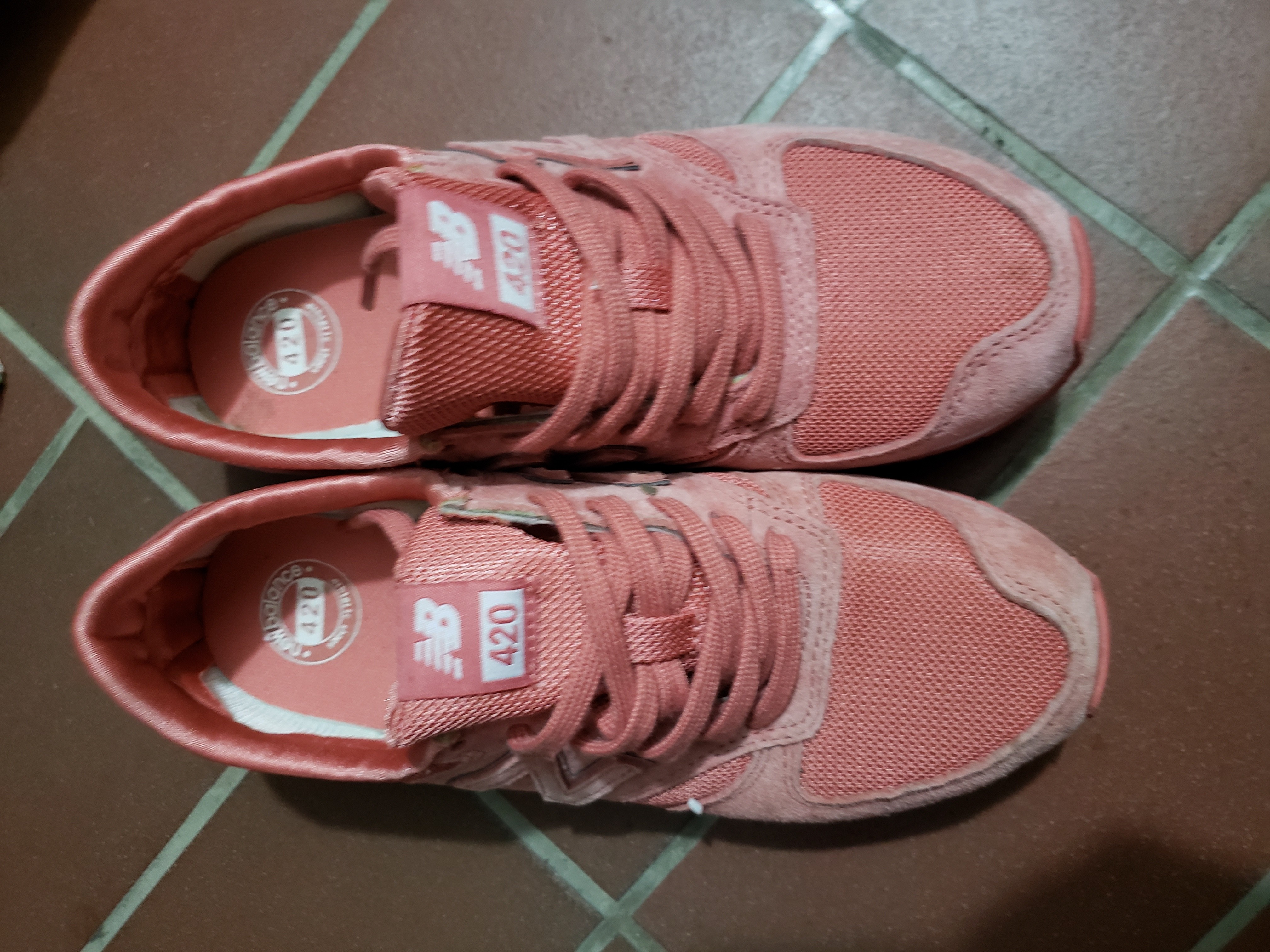 new balance pink tennis shoes