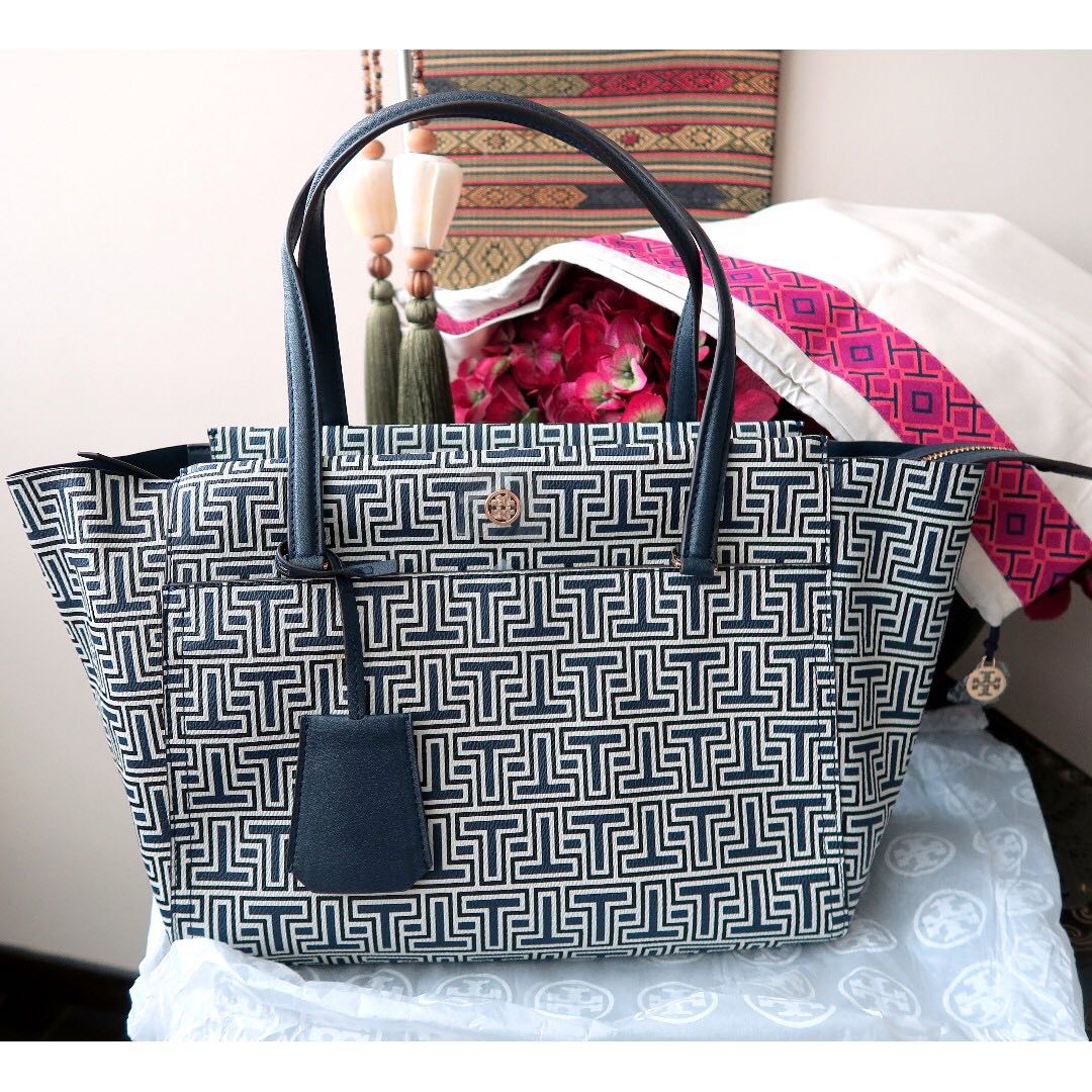 Tory Burch T Parker Small Navy Geo-t Tote Bag Handbag, Women's Fashion, Bags  & Wallets, Tote Bags on Carousell