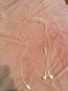 Apple EarPods/headphones with cord