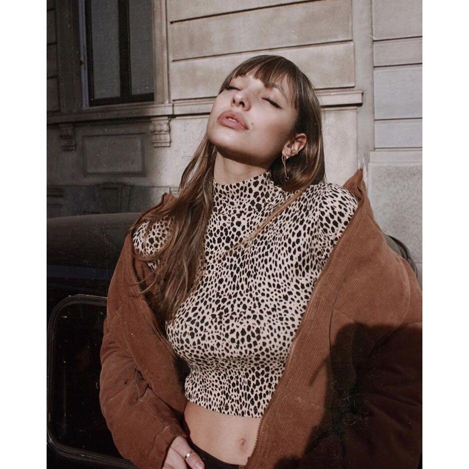 Brandy melville daniela best sale turtleneck