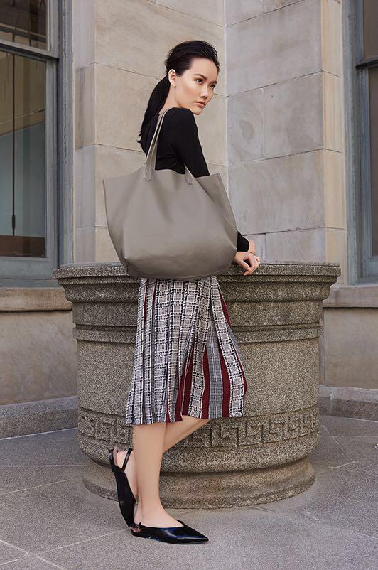 Cuyana classic deals tote
