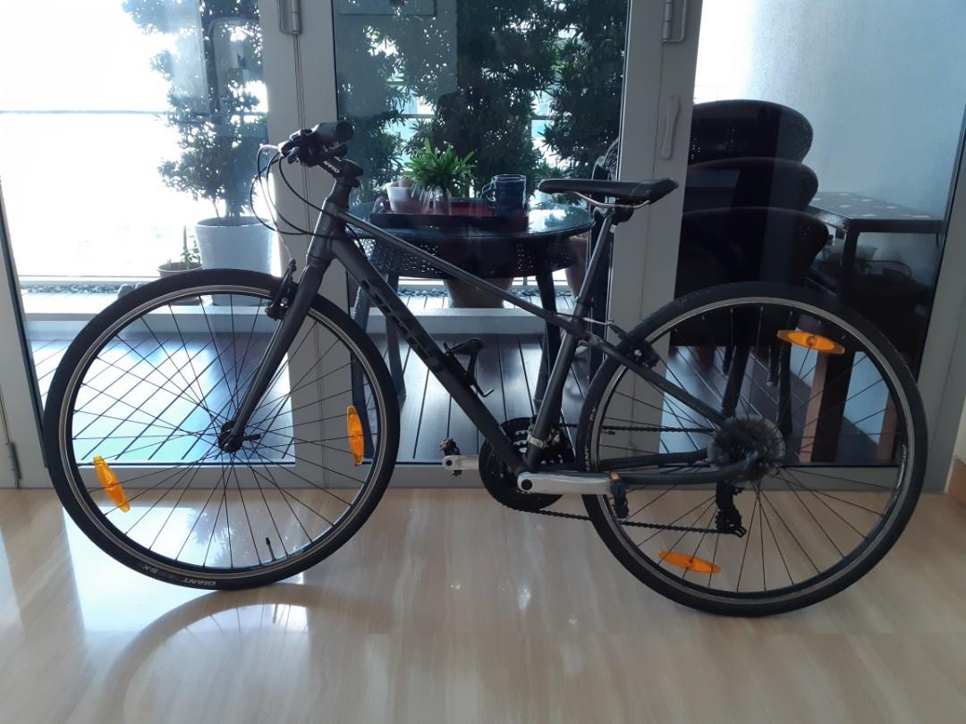 Xs on sale hybrid bike