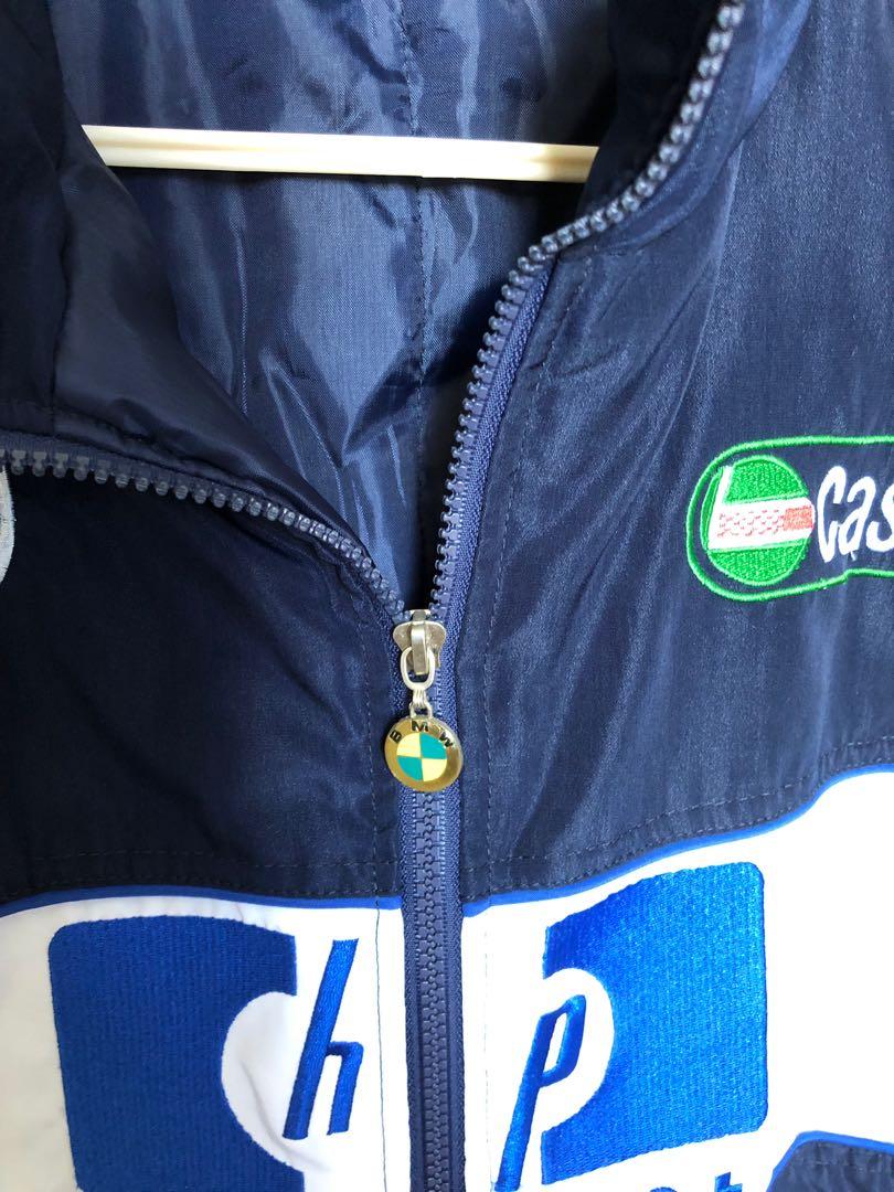 Jacket (Category: Sleeveless) located in Singapore. Submitted by buddyjan (Listing ID 212942919, Image 4). Description: Shoulder 56cm Chest 63cm Length of jacket 68cm Dual layer with padded shoulders .