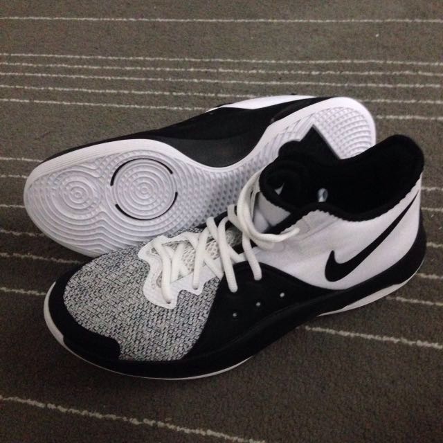 Nike air shop versatile 3 white