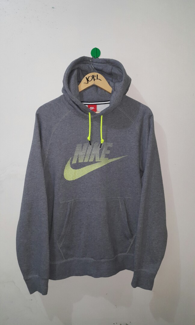 Nike redtag hoodie, Men's Fashion, Tops 