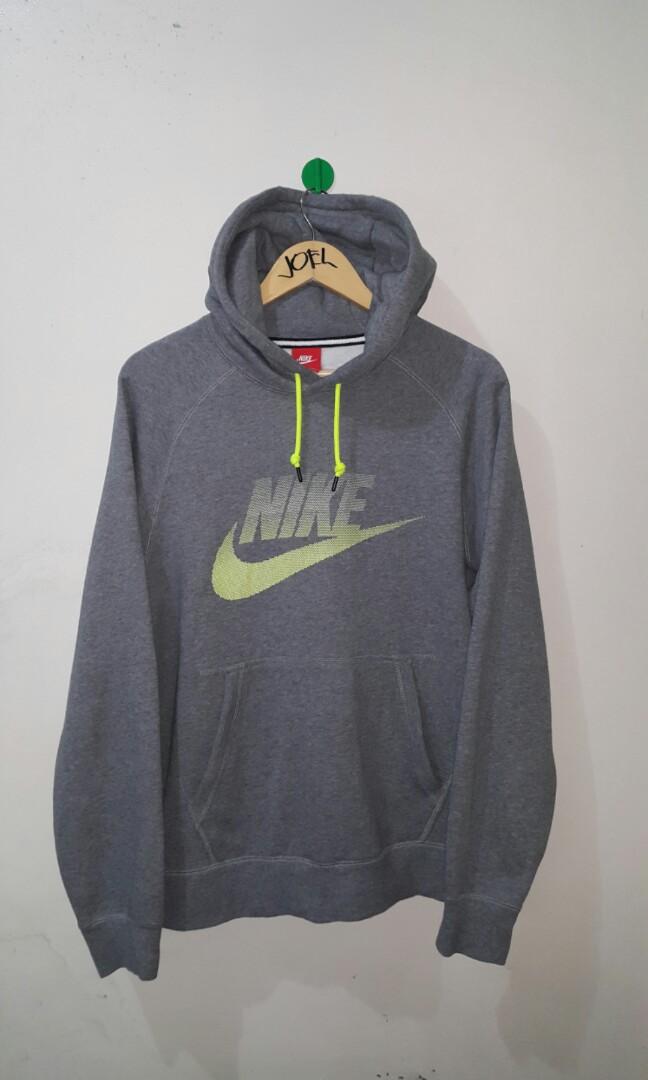 Nike redtag hoodie, Men's Fashion, Tops 