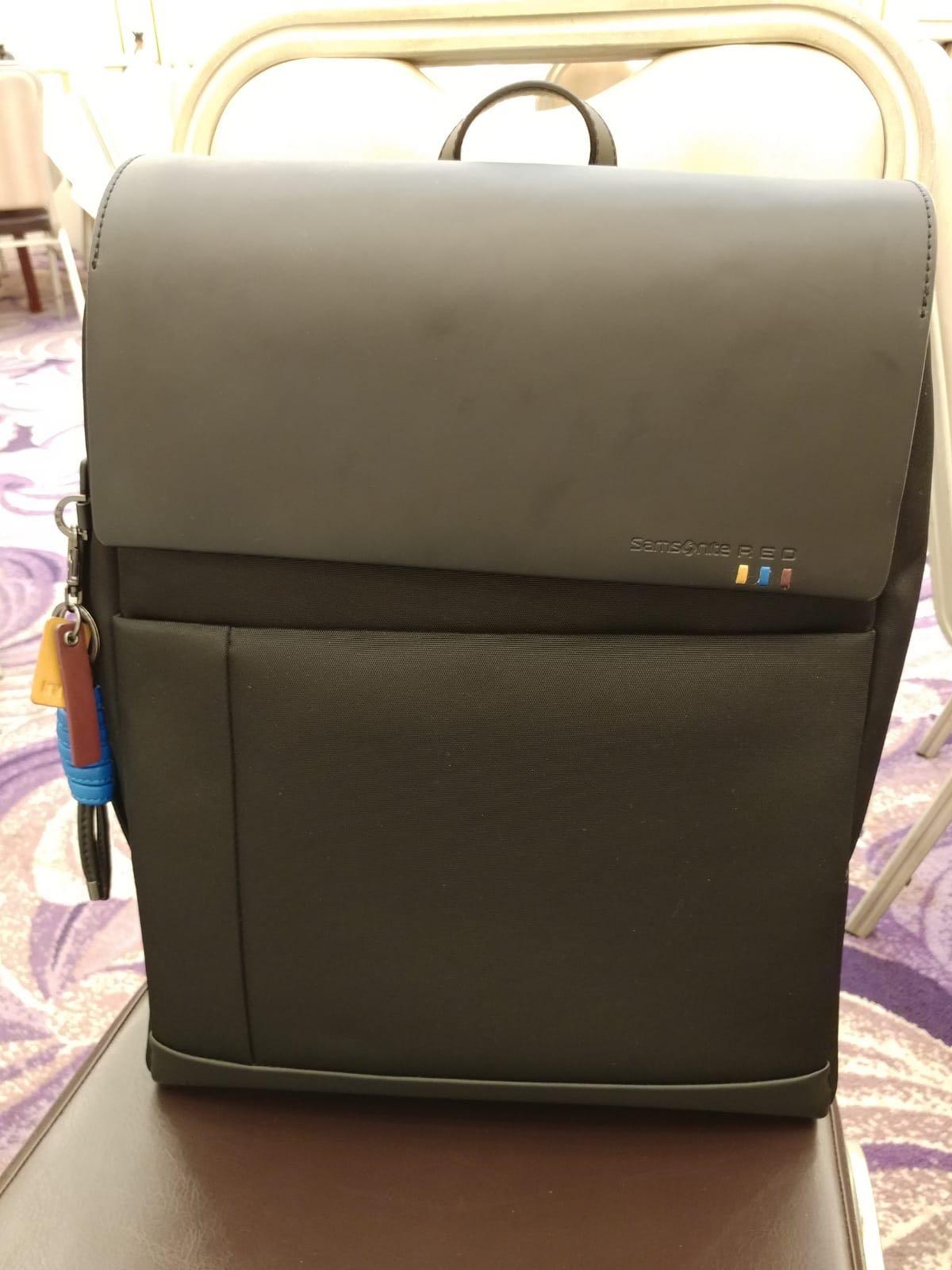 samsonite red aticus