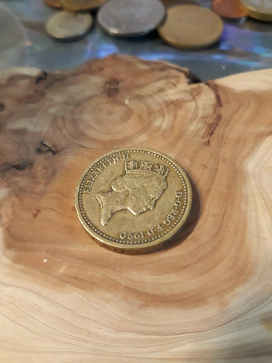 英鎊一元, 書籍、休閒與玩具, 收藏、紀念品, 錢幣、紙鈔在旋轉拍賣