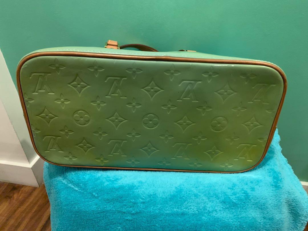 Thompson patent leather handbag Louis Vuitton Green in Patent leather -  31362537