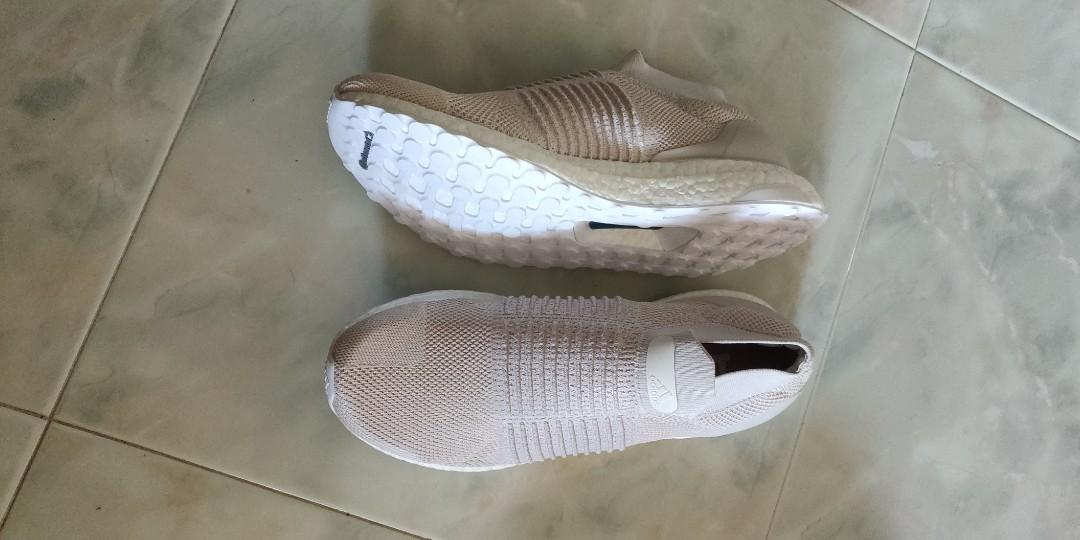 ultra boost laceless chalk pearl