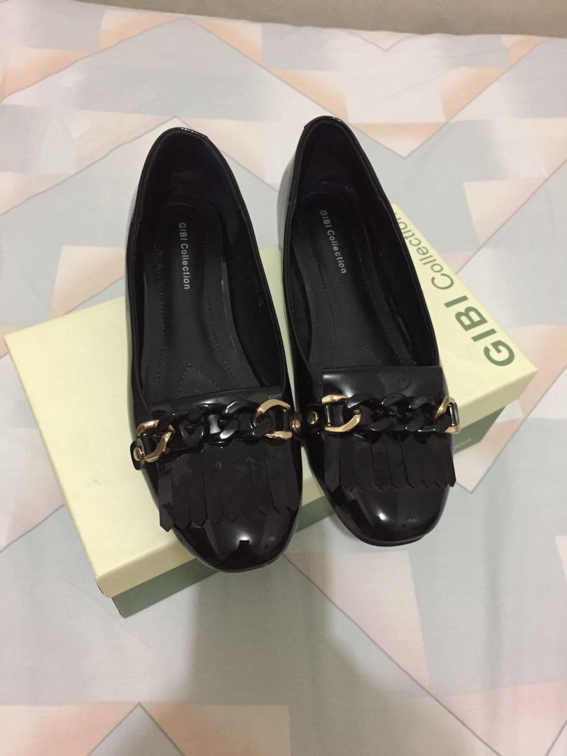 Gibi Black Shoes (Category: Sneakers) located in Quezon City. Submitted by kellysht (Listing ID 213229153, Image 2). Description: Used it once sa event 💃🏻 Supper pretty in actual ❤️ Original Price is 1399.75.