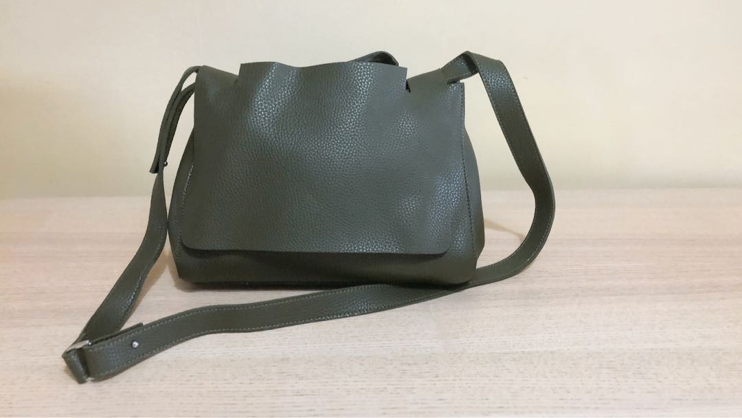 medium size sling bags