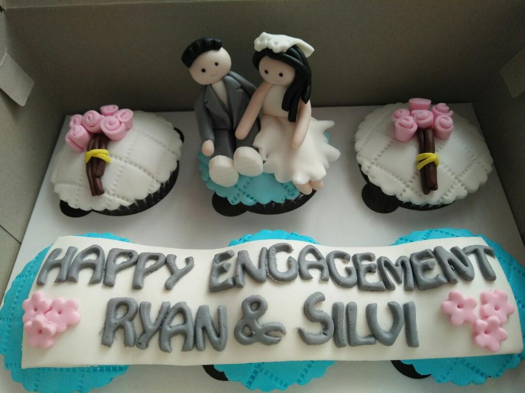 Kue Lamaran Custom Makanan Minuman Kue Kue Di Carousell