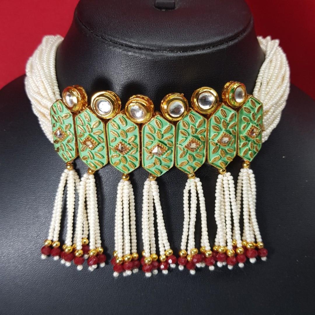 Choker top imitation jewellery
