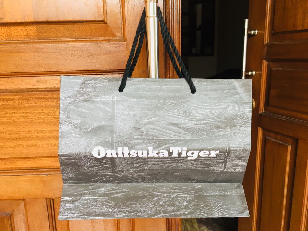 paper bag onitsuka tiger