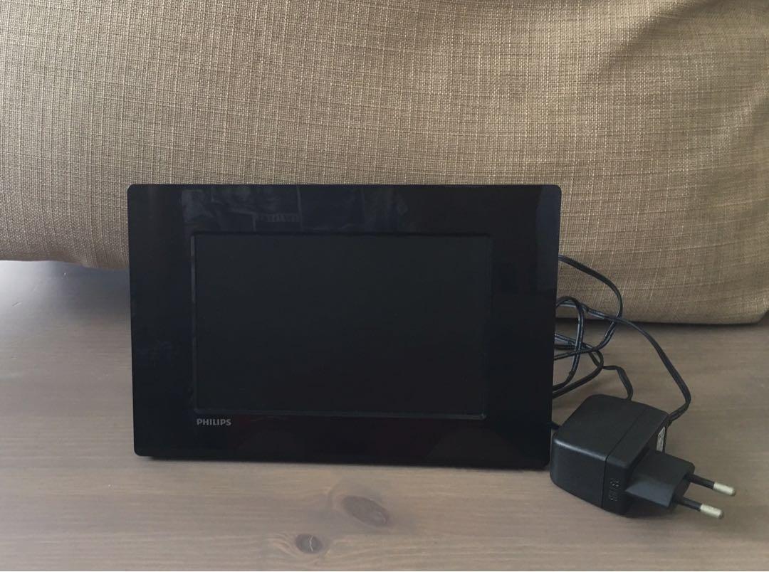 Philips digital photo frame, Furniture & Home Living, Home Decor