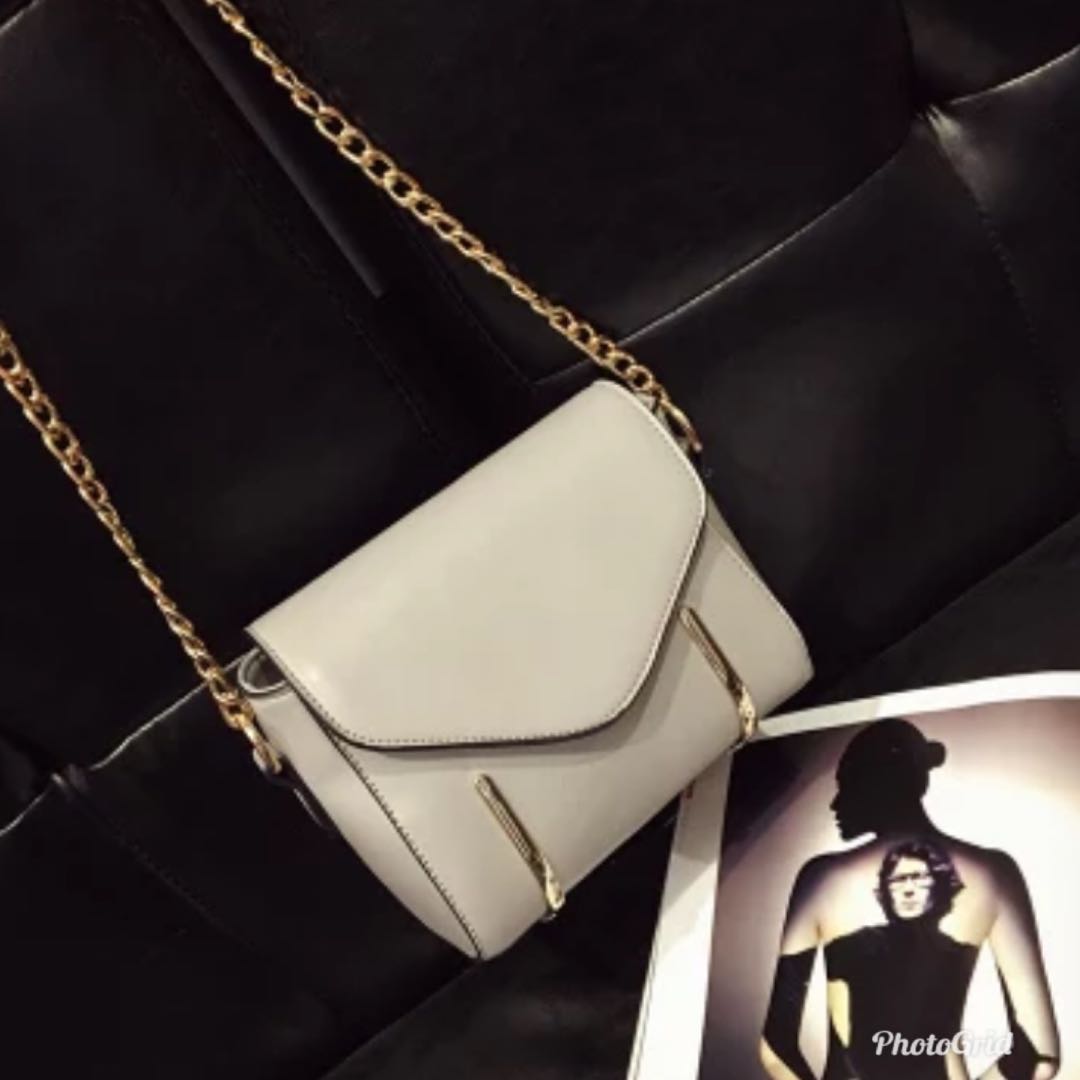 sling bag with metal chain