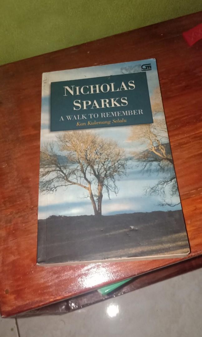 A Walk To Remember By Nicholas Sparks Buku Alat Tulis Buku Di Carousell