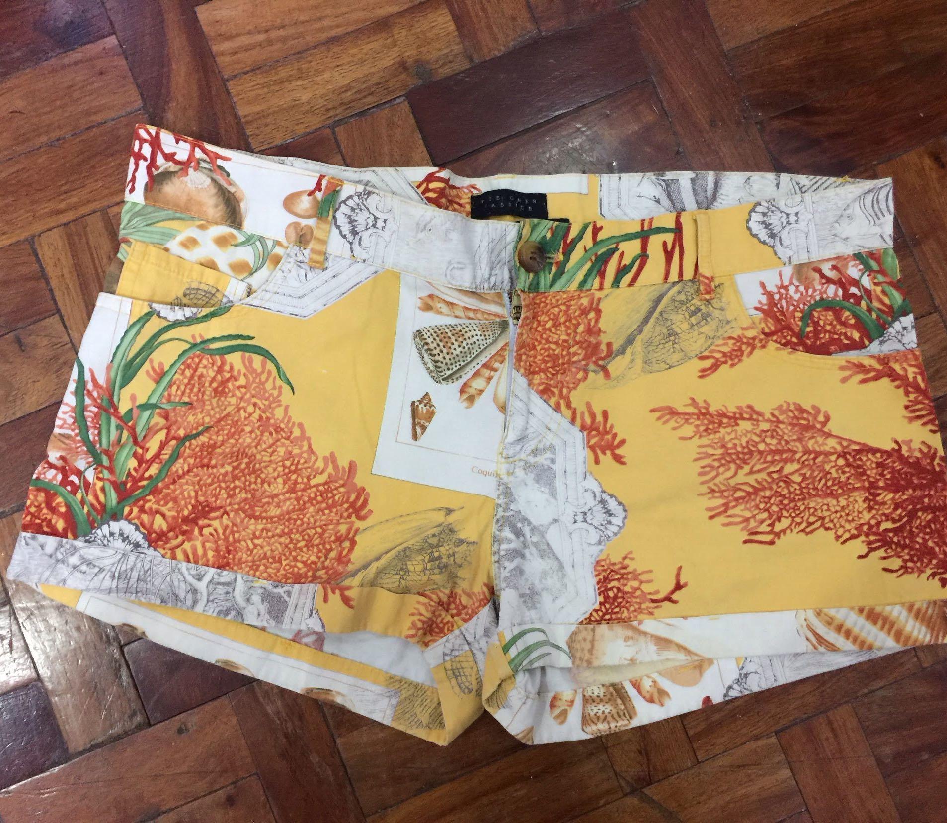💥PRE-LOVED PRINTED SHORTS💥 (Category: Shorts) located in Manila. Submitted by _mstphn (Listing ID 209909569, Image 1). Description: 33-34 inches S-L frame Worn once RFS: decluttering #DealsInManila #DealsInMakati #cnysale #GirlBoss #Fashion #ootd.