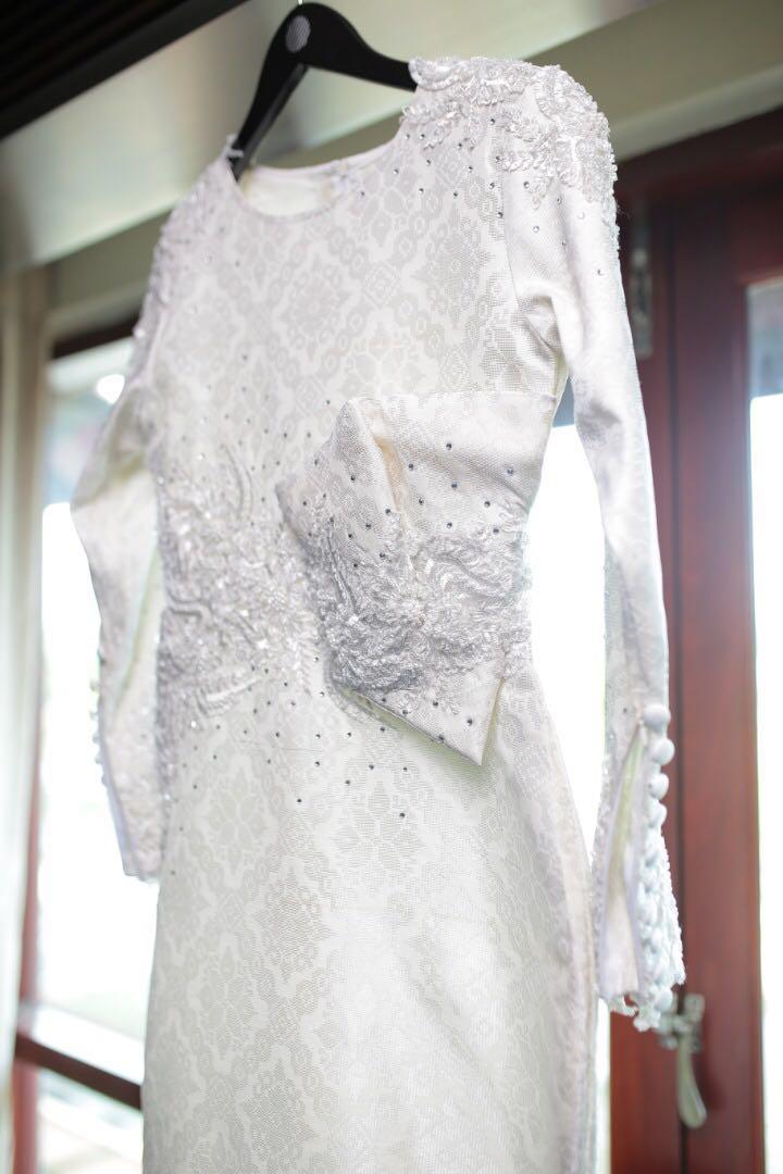 modern songket wedding dress Featuring Sarah Nisha in our one of a kind Songket wedding dressperfect for a modern traditional bride. #queqollection #queqollectionbridal