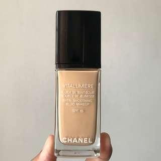 CHANEL Vitalumiere Foundation
