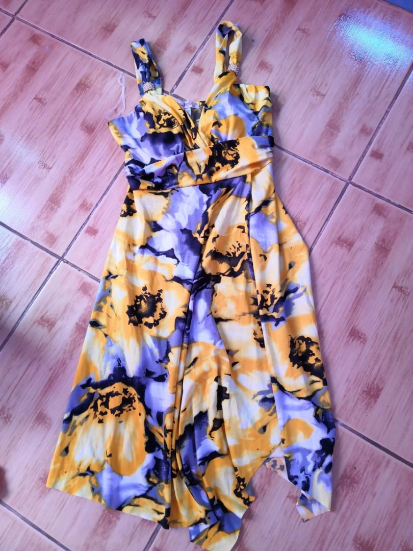 Dress (Category: Dresses) located in Makati City. Submitted by rontagz (Listing ID 213438336, Image 3). Description: Take all for 800 only. Yung green never worn. Gang tuhod if you are 5'3.