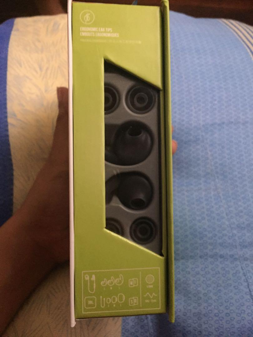 JBL reflect contour 2 wireless earphones (Category: Earphones) located in Makati City. Submitted by bbt.l (Listing ID 213441516, Image 3). Description: Original price 5,299 ginamit lang for testing. Slightly negotiable. Rechargeable Charger included.
