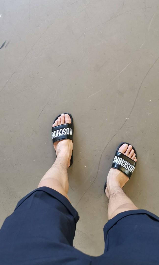 mens moschino sliders