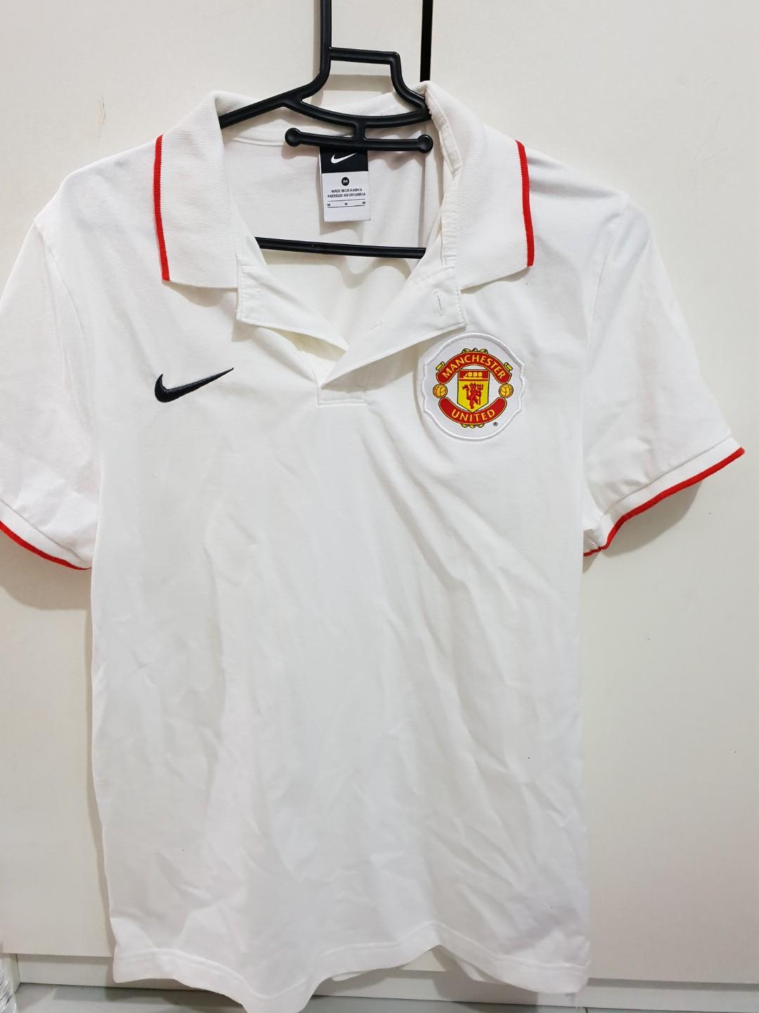 NiKE Manchester United T, Men's Fashion, Tops & Sets, & Polo Shirts on Carousell
