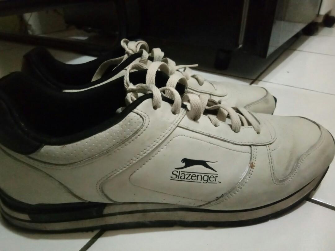 Gambar sepatu: Gambar Sepatu Cowok Warna Putih