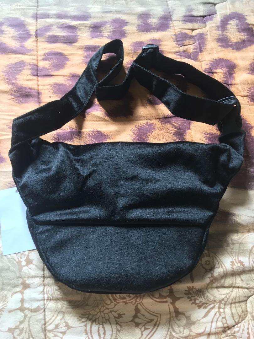 H M waist bag velvet waistbag HnM belt bag black hitam Fesyen Wanita Tas Dompet di Carousell