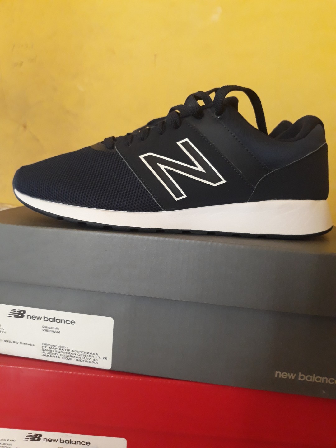 New balance MRL24TC Navy Fesyen Pria Sepatu Sneakers di Carousell