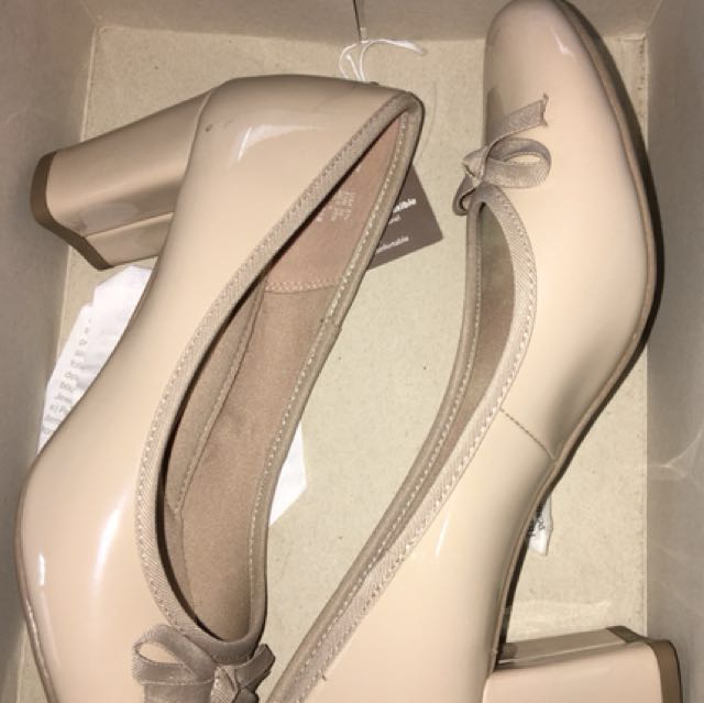 Payless Comfort Plus Predictions Closed Nude Pumps Women S