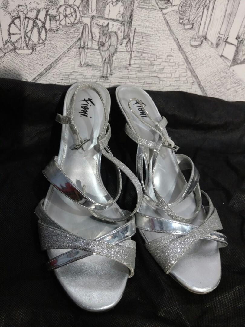 One inch silver heels deals
