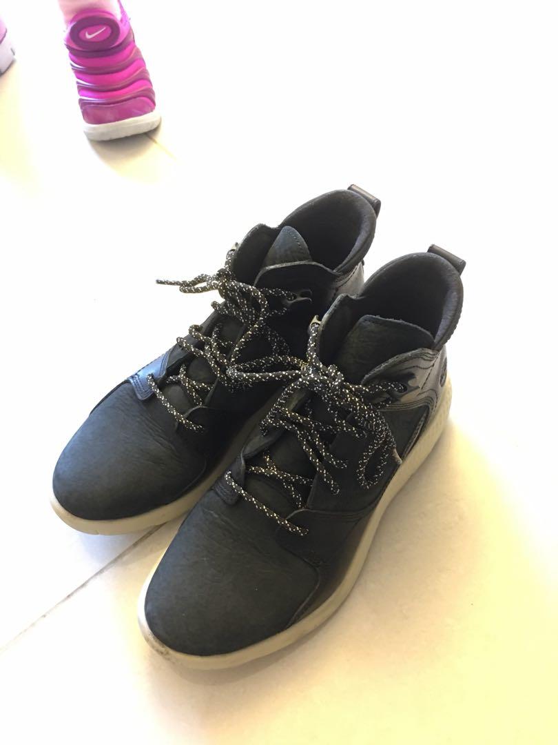 flyroam hiker