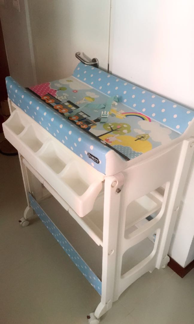 lucky baby changing station