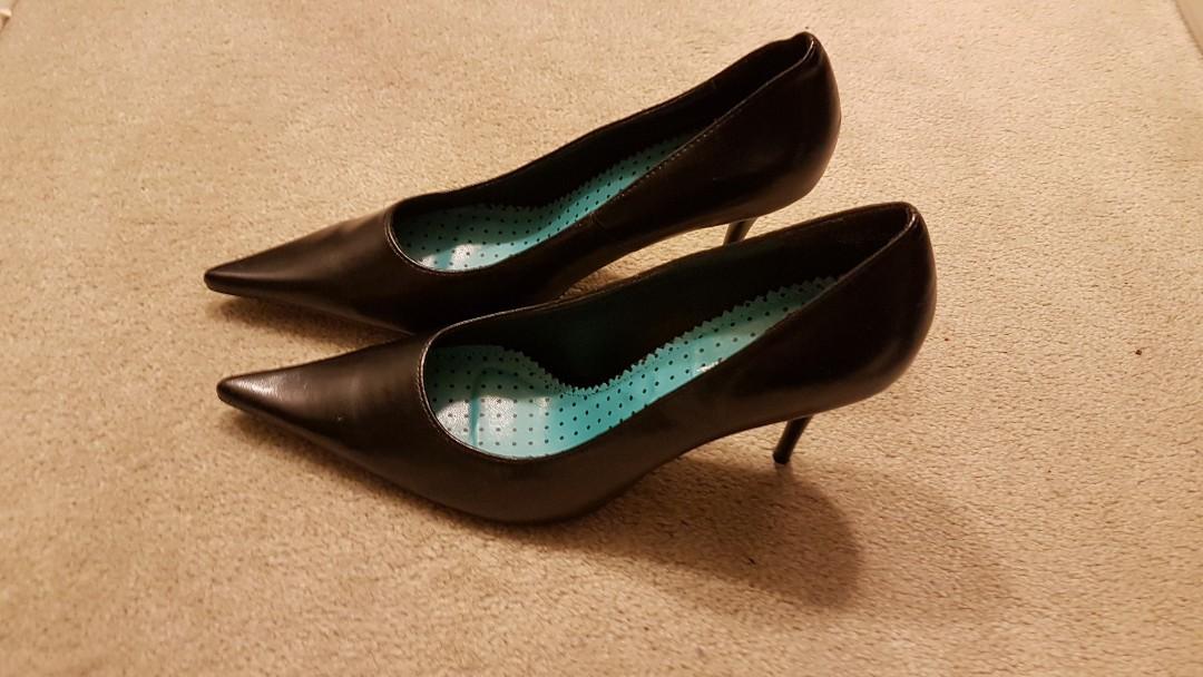 comfortable black stilettos