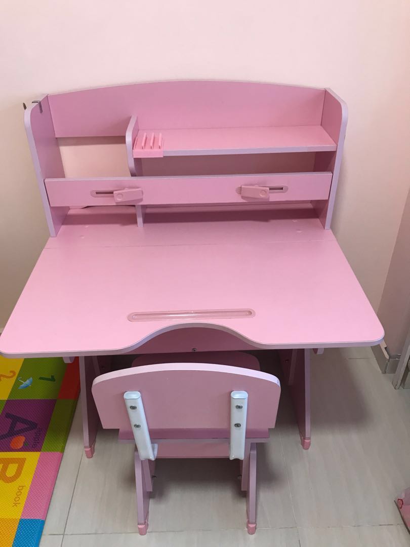 pink study table and chair