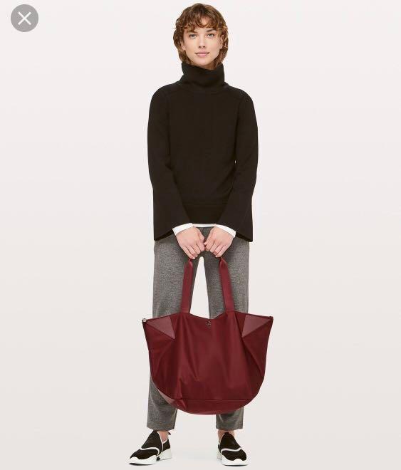 lululemon acute tote