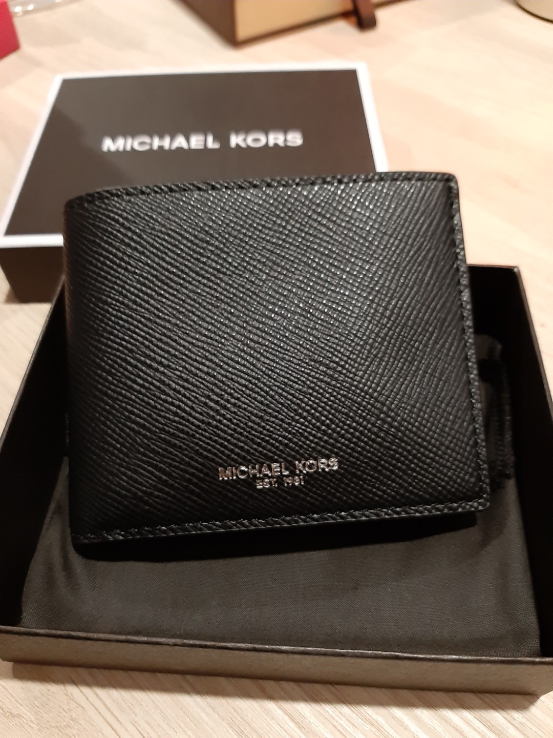 MK Michael Kors Men's Wallet, Men's Fashion, Watches & Accessories ...