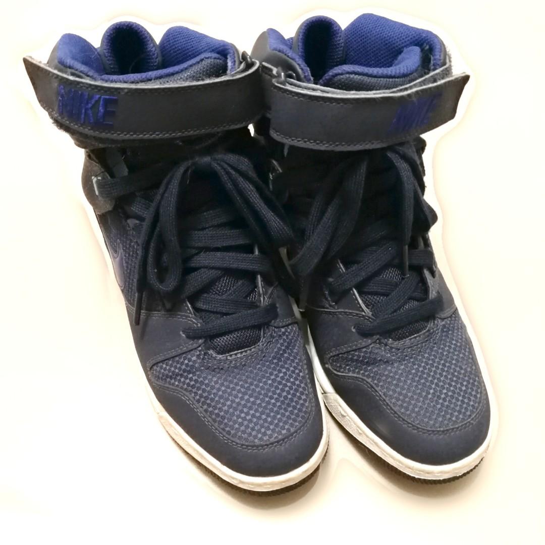 nike air revolution mid