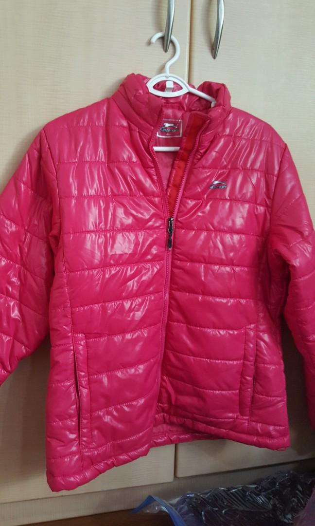 Polyester winter jacket (Category: Coats, Jackets and Outerwear) located in Singapore. Submitted by tehkhasi (Listing ID 213717573, Image 1). Description: Polyster jacket. Good for temperature in the teens. Waterproof..